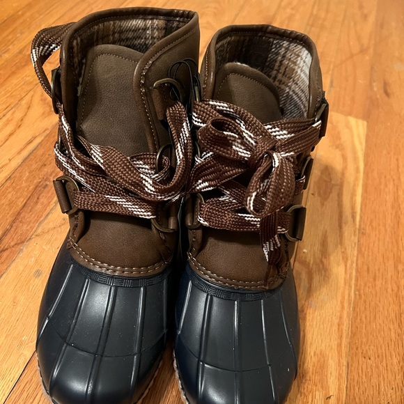 MAGELLAN WATERPROOF SHELL PROTECTION (never worn) - Picture 3 of 4